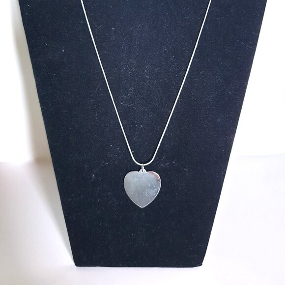 1.25’’ Vintage Sterling Silver Minimalist Heart Pendant with New 22" Chain - Picture 5 of 10
